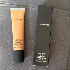 MAC Cosmetics Studio Sculpt SPF 15 Foundation - shade NW40
